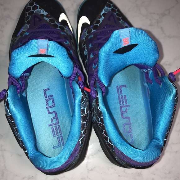 Lebron 11 Honeycomb - Picture 2 of 3